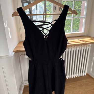 Schwarzer Jumpsuit 