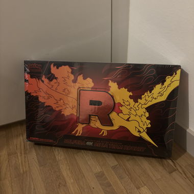 Pokémon Cofanetto Ultra Premium Sulfura Team Rocket