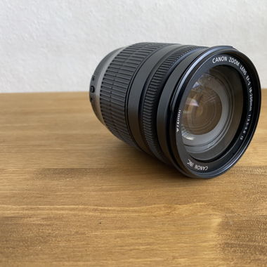  Canon Zoom Lens EF-S 18-200mm 1:3.5-5.6 IS