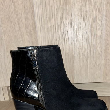 Heel boots