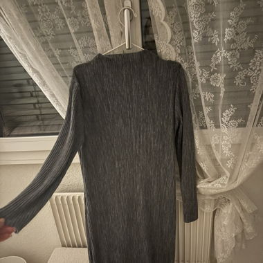 Kleid in grau