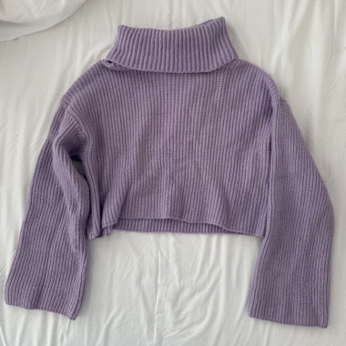 maglione cropped a collo alto lilla in maglia