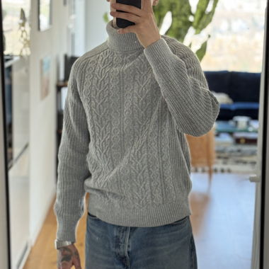 Maglione a collo alto grigio