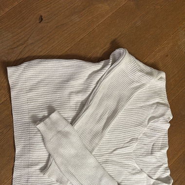 Weisser Strickpullover