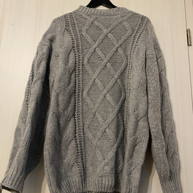 Graues Strickkleid