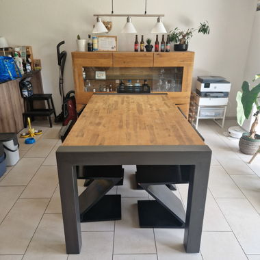 Holztisch