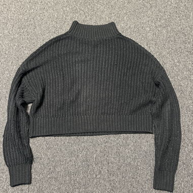 Maglione corto nero in maglia