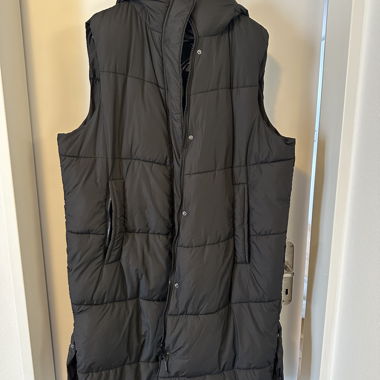 Amisu long padded hooded vest EU 42
