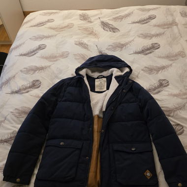 Winterjacke mit Kapuze