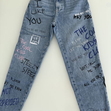 Jeans mit Schrift-Prints