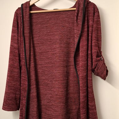 Cardigan bordeaux à capuche