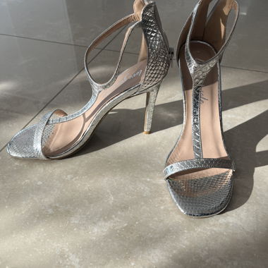 Silver scale-pattern heels