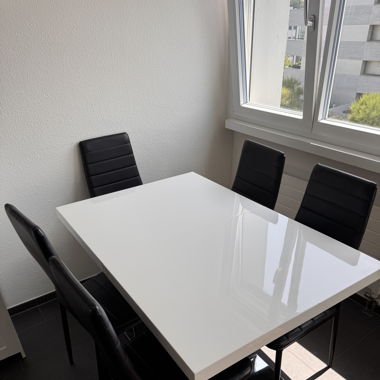Esstisch (ausziehbar) mit 6 schwarzen Stühlen