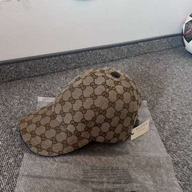 Gucci Caps Brown