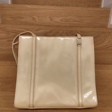 Borsa Shopper in vernice dorata Esprit