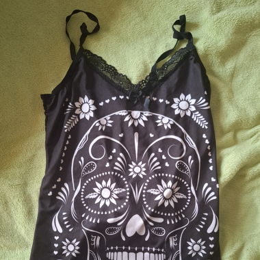 Creepy top