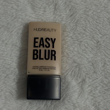 HudaBeauty Foundation Easy Blur