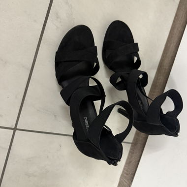 Sandales noires à talon