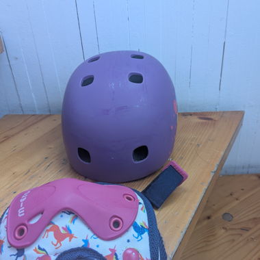 Bicycle helmet and knee protection