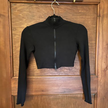 Crop top a zip noir streetwear 