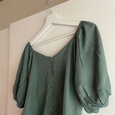 Bluse mit Knöpfen