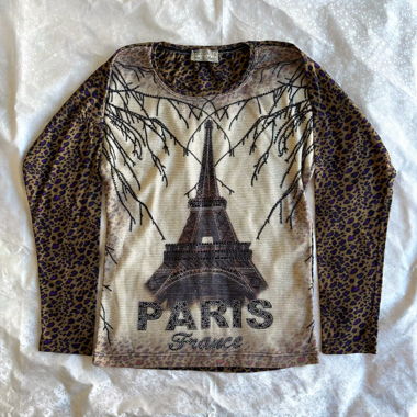 “Do you know Parées?” patterned long sleeve top