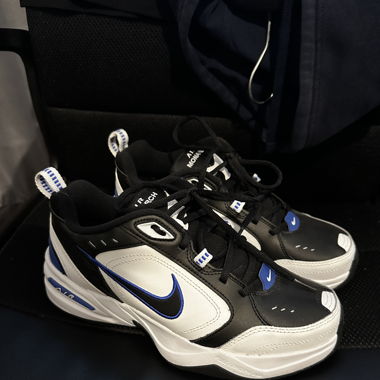 Nike monarch IV
