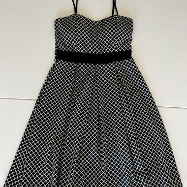 Robe courte avec taille marquée 