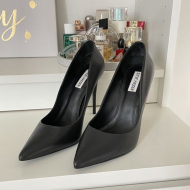 Classy black Steve Madden Heels