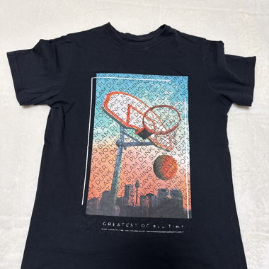 Kinder T‑Shirt mit Basketball-Print, schwarz