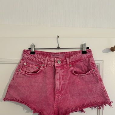 Short jeans rose
