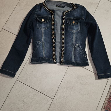 Jeansjacke mit Zierkette