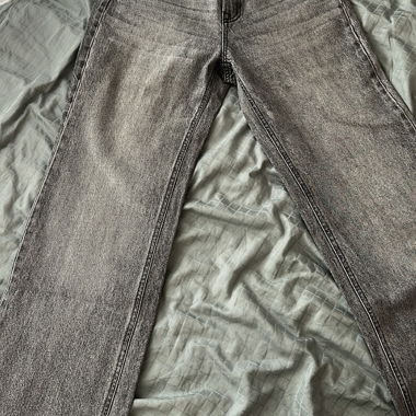 Grey High-Waist Jeans