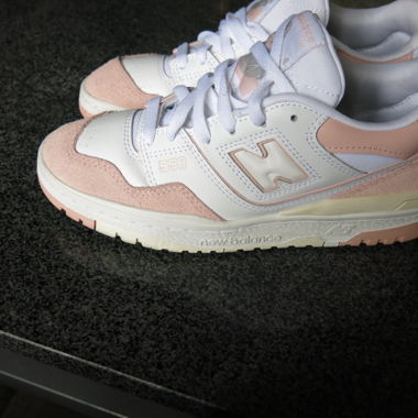 New Balance: Pink Sand 550 WMNS Sneaker