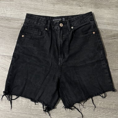 Schwarze Jeans-Shorts mit hoher Taille