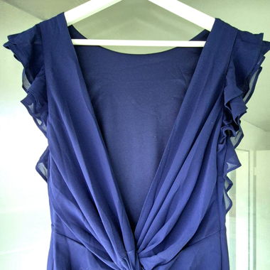 Marineblaues Maxikleid aus Chiffron