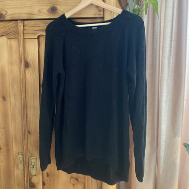 Black pullover
