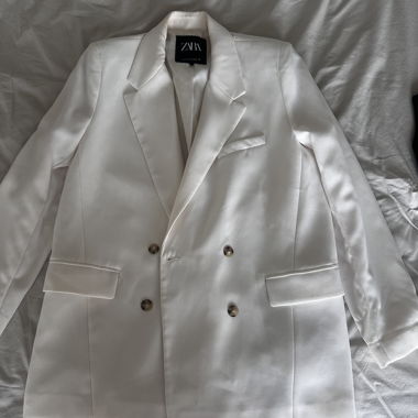Zara weisser Satin-Blazer