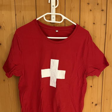 T-Shirt mit Schweizerkreuz