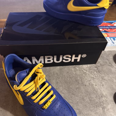 Nike AMBUSH Air Force 1 blau und gelb