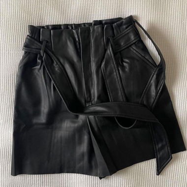 Shorts aus Kunstleder