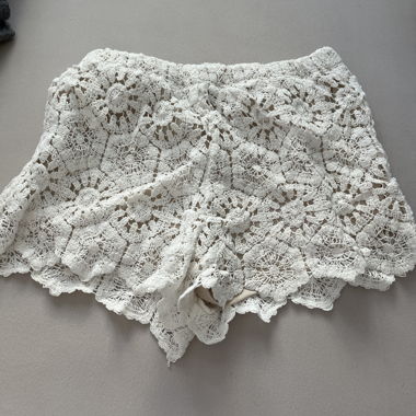 Pantaloncini in pizzo bianchi