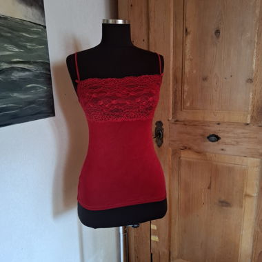 Calida rotes Top mit Spitzenoberteil