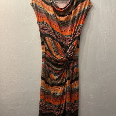 Gemusterte Drapé-Kleid