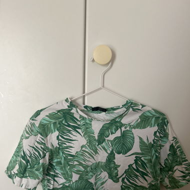 Geen and White crop top 