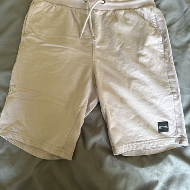 Shorts en sweat lilas clair avec cordon