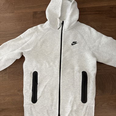 Veste à capuche Nike avec fermeture éclair