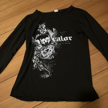 T-shirt nero a maniche lunghe con stampa