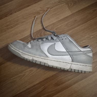 Baskets Nike grises