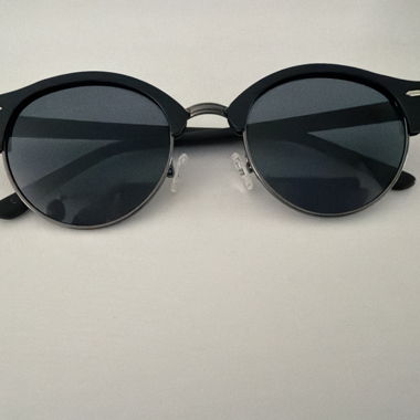 Lunettes de soleil rondes noires